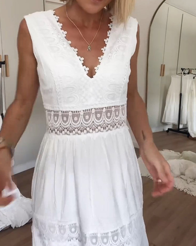 Clarissa | Elegant Lace Dress With V-Neck